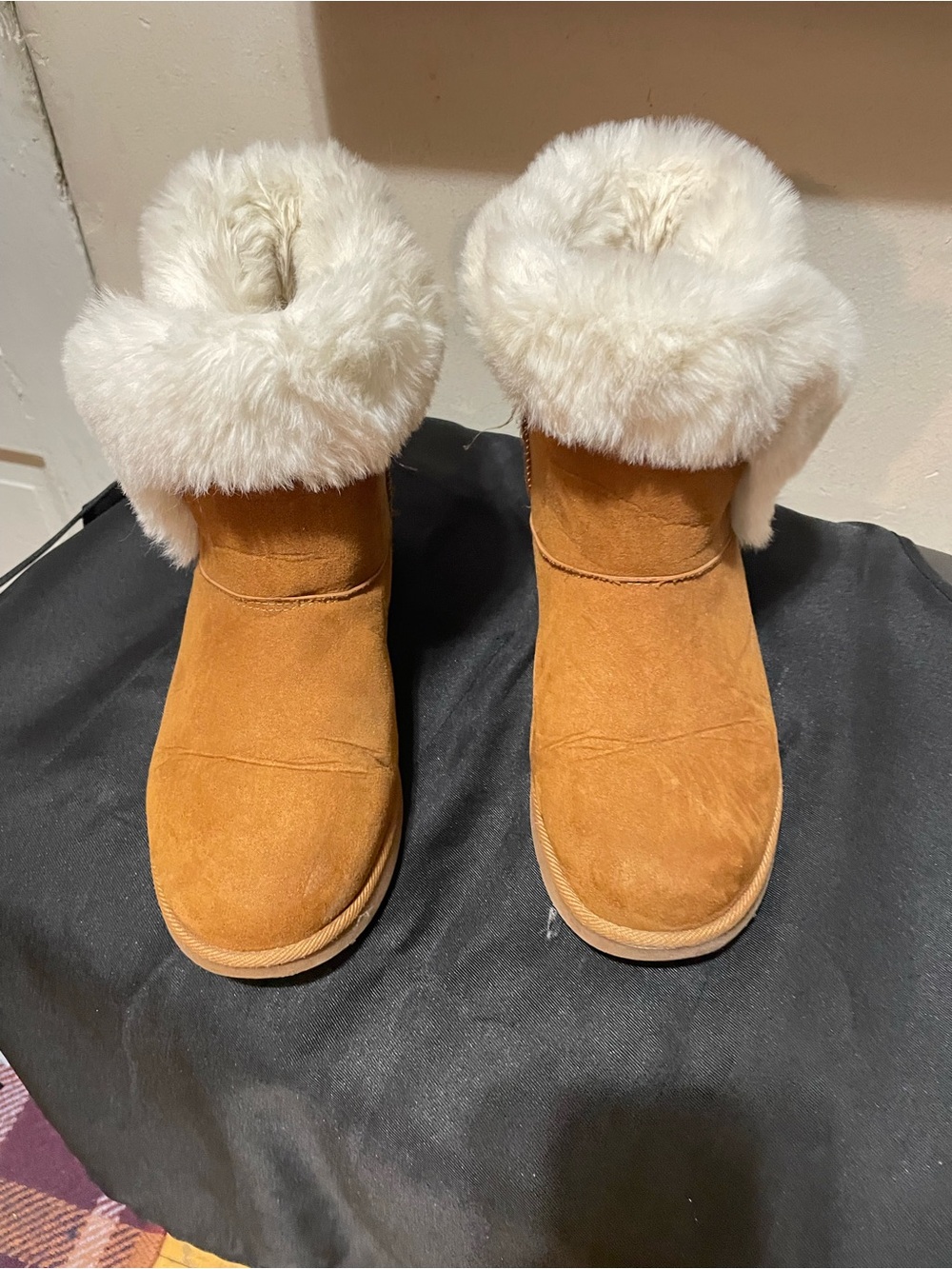 Juicy Couture Chestnut Suede Winter Boots with Cream Fur Cuff